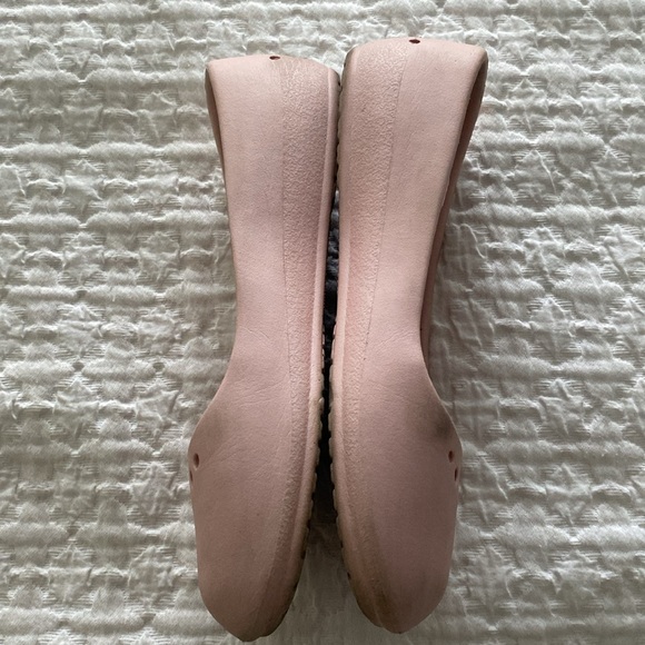 Crocs woman’s pink shoes size 8 - Picture 3 of 8
